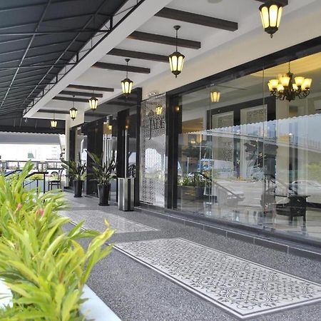 Hotel Zamburger Grand Jade Джохор-Бару Экстерьер фото